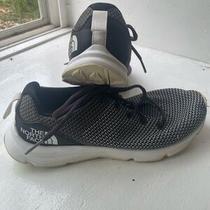 The North Face Monochrome Knit Sneakers Women’s US9 Black/White